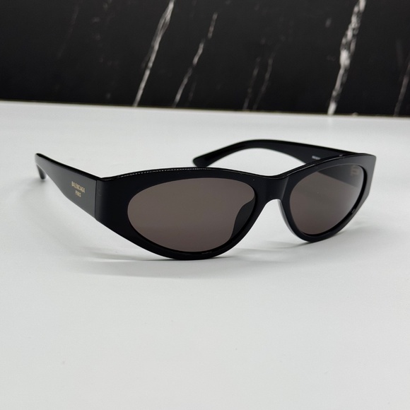 NEW BALENCIAGA BLACK OVAL WOMEN SUNGLASSES BALENCIAGA BB0367S 001 EYEWEAR - Picture 1 of 10